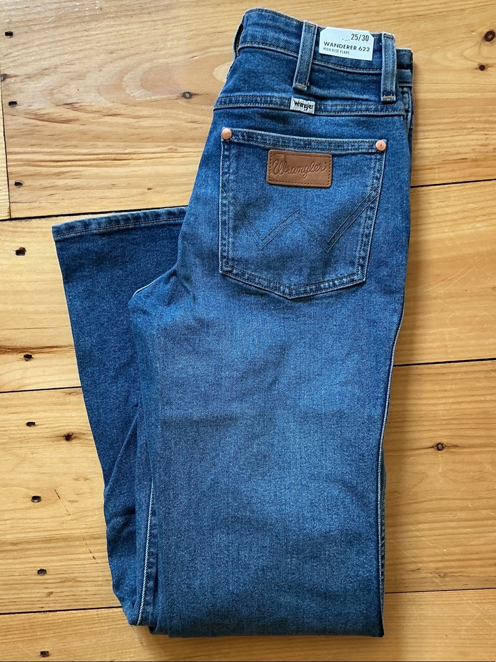 Wrangler Women's Blue Flare Jeans with Leather Patch Wanderer 622 sz 25 NWT
